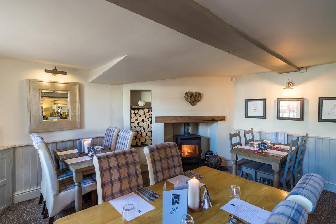 Greyhound Inn Wilton Wilton  Exterior foto